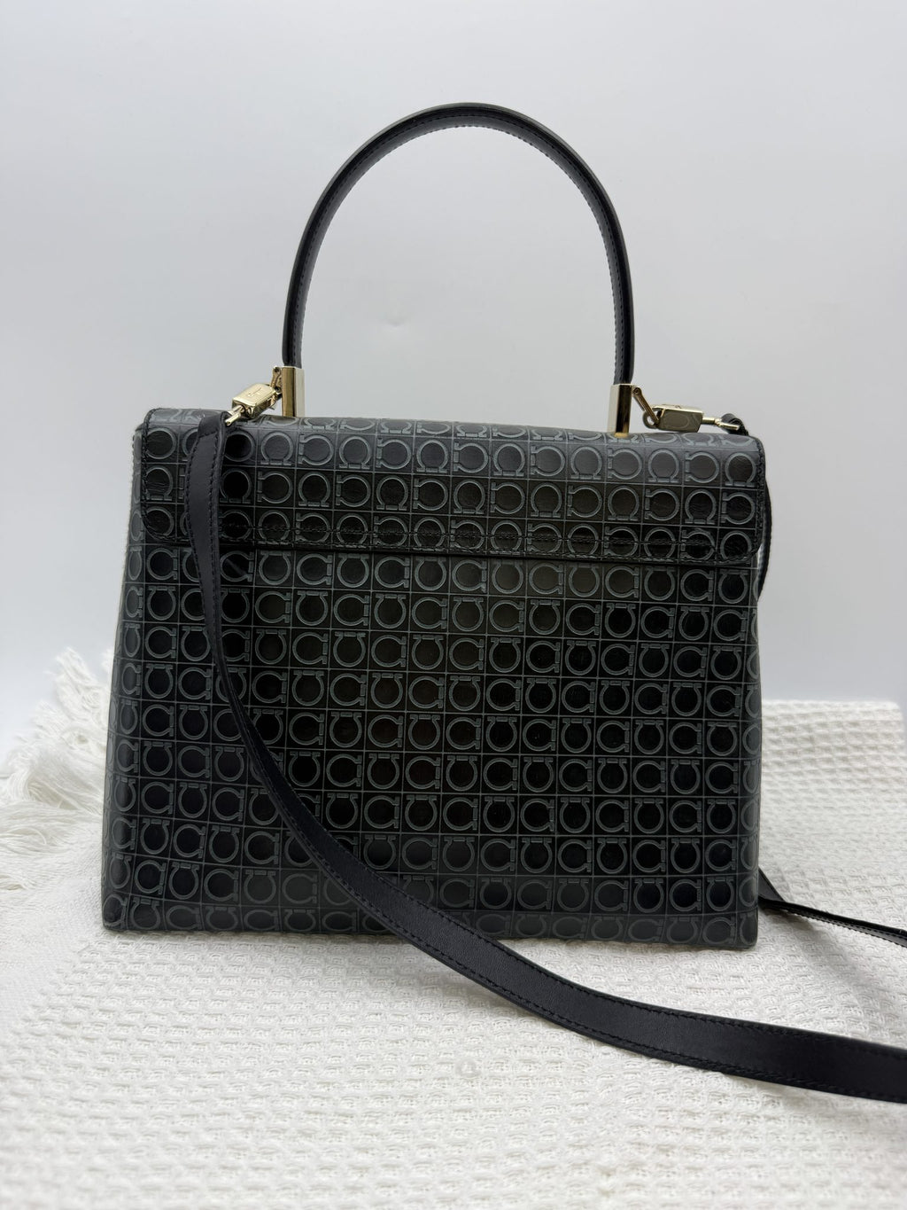 ferragamo gancini black logo leather stock no 0250014