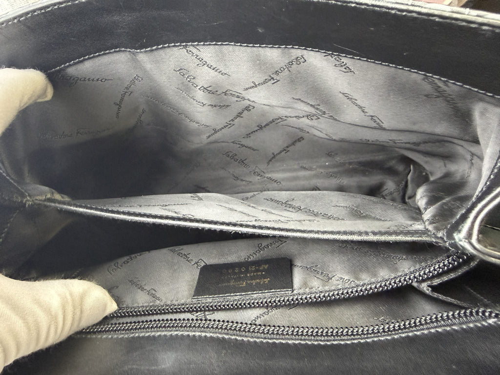 ferragamo gancini black logo leather stock no 0250014