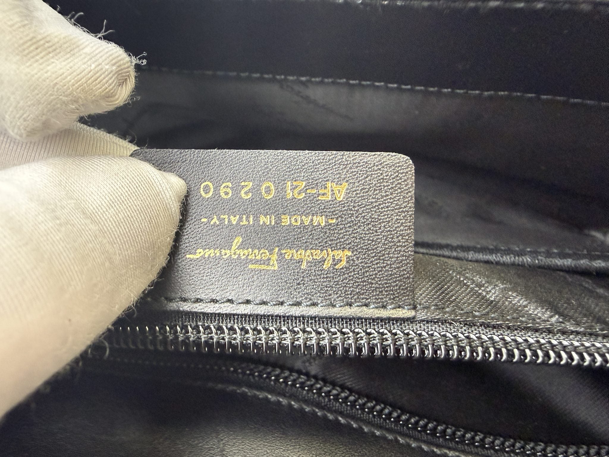 ferragamo gancini black logo leather stock no 0250014