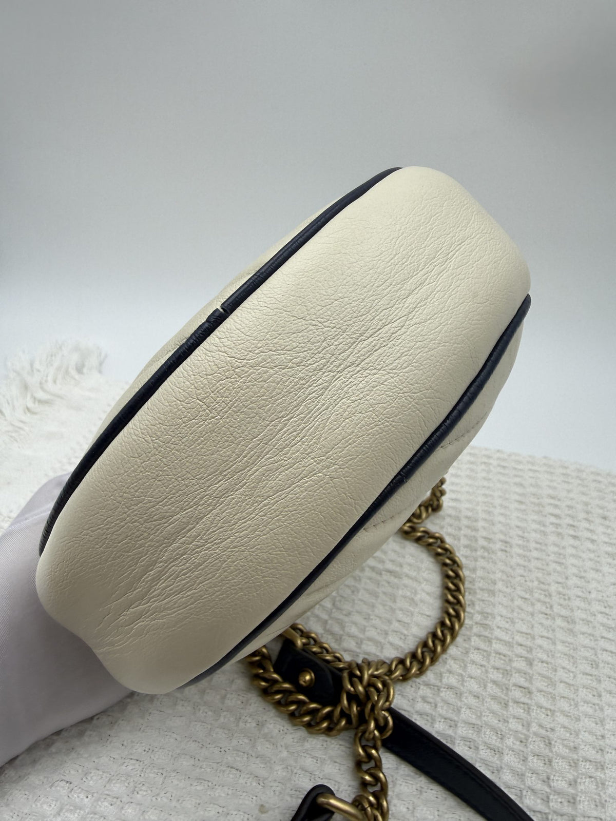 gucci marmont round mini white and navy leather stock no 0073133