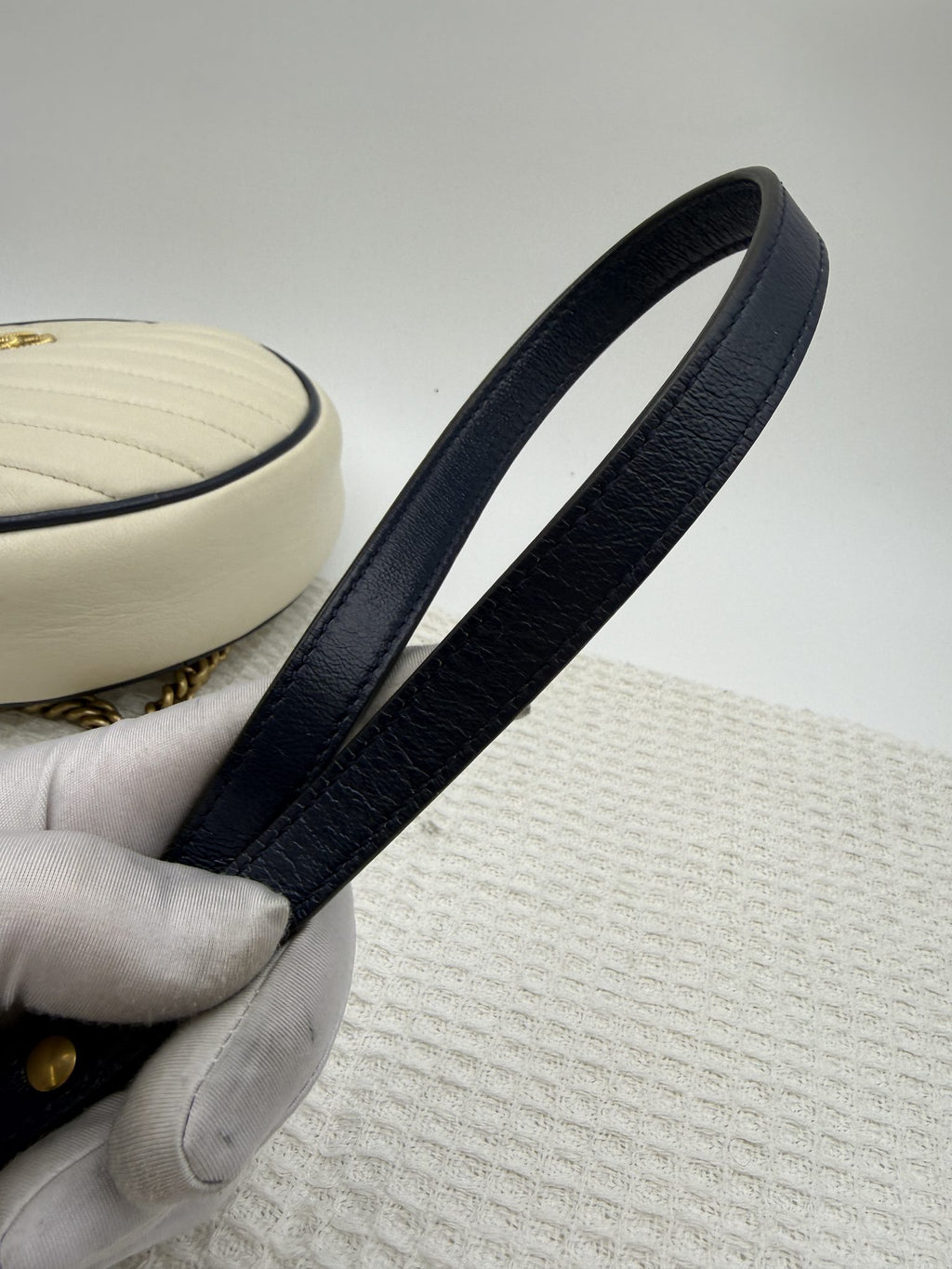 gucci marmont round mini white and navy leather stock no 0073133