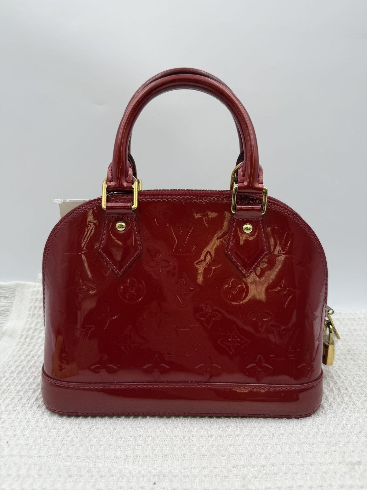 louis vuitton alma bb red monogram vernis leather stock no 0073191