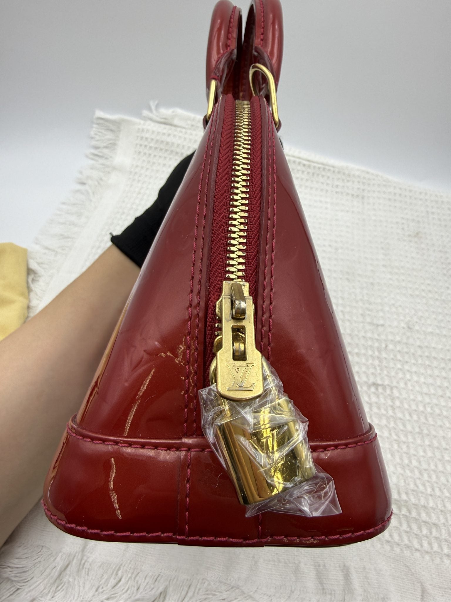 louis vuitton alma bb red monogram vernis leather stock no 0073191