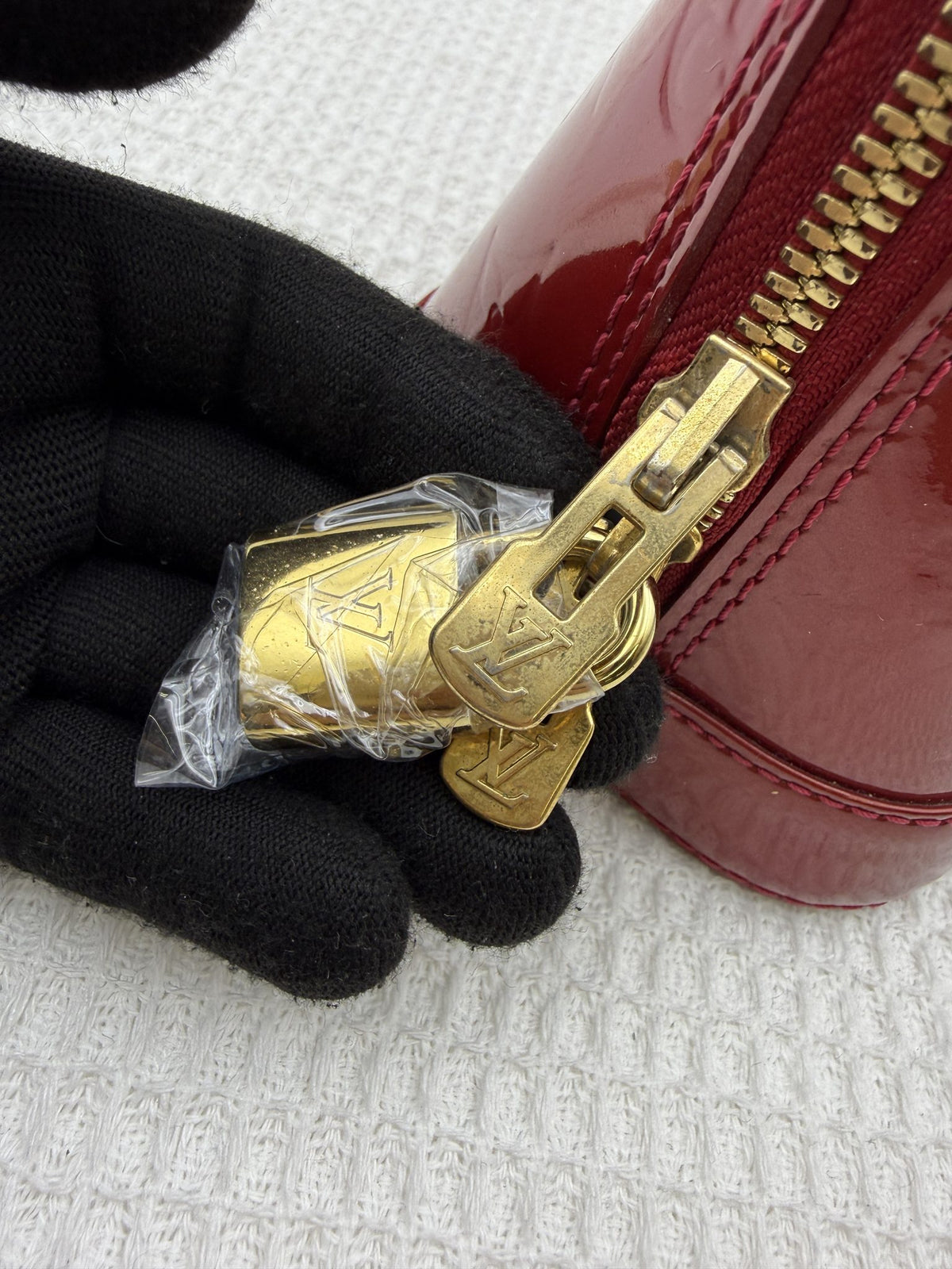 louis vuitton alma bb red monogram vernis leather stock no 0073191