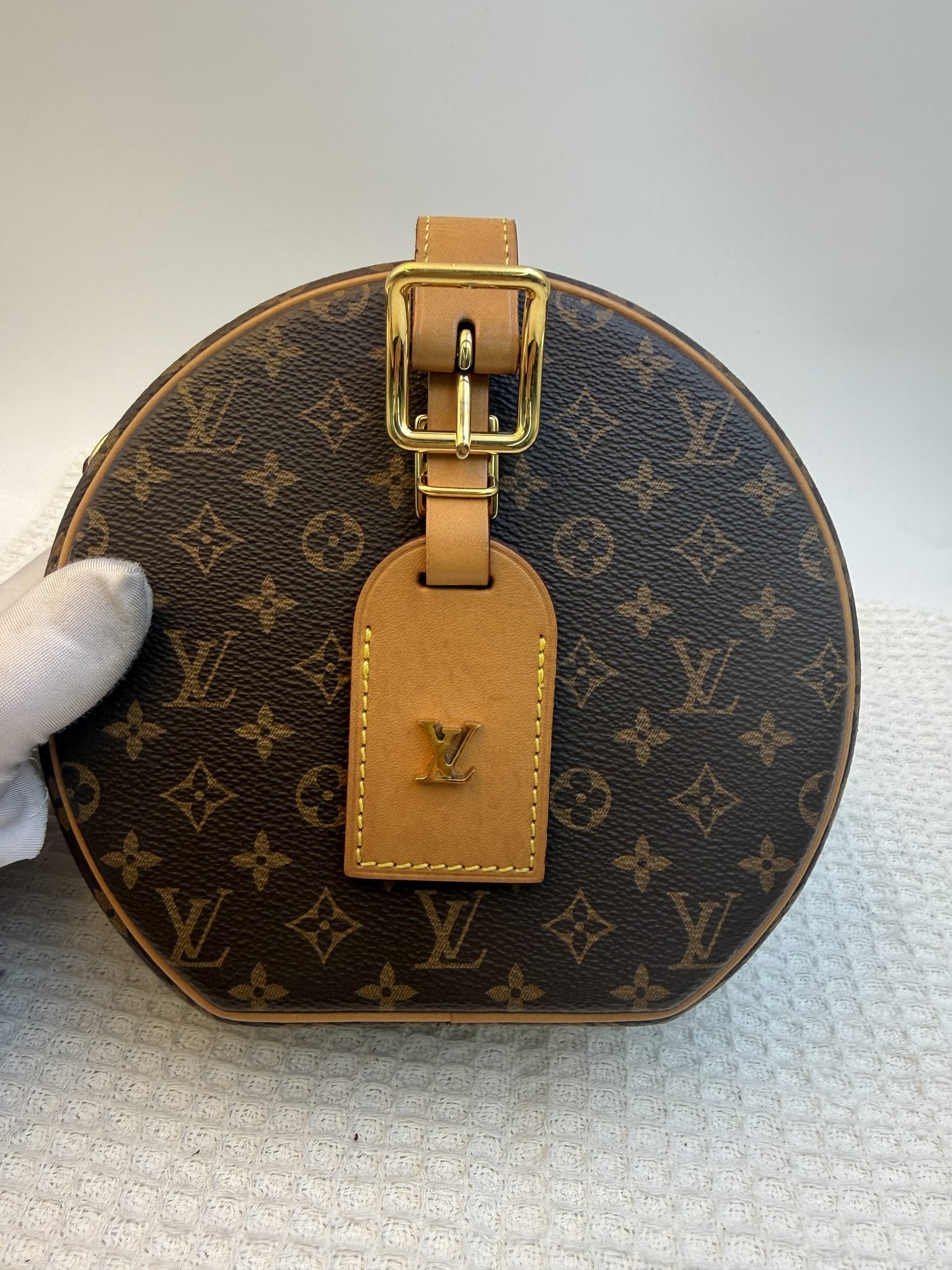 louis vuitton bo te chapeau monogram coated canvas and leather stock no 0275085