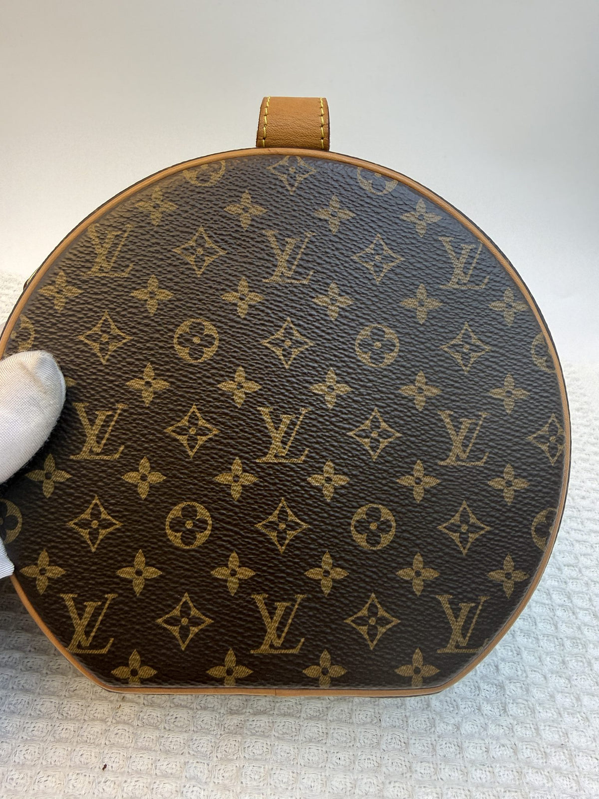 louis vuitton bo te chapeau monogram coated canvas and leather stock no 0275085