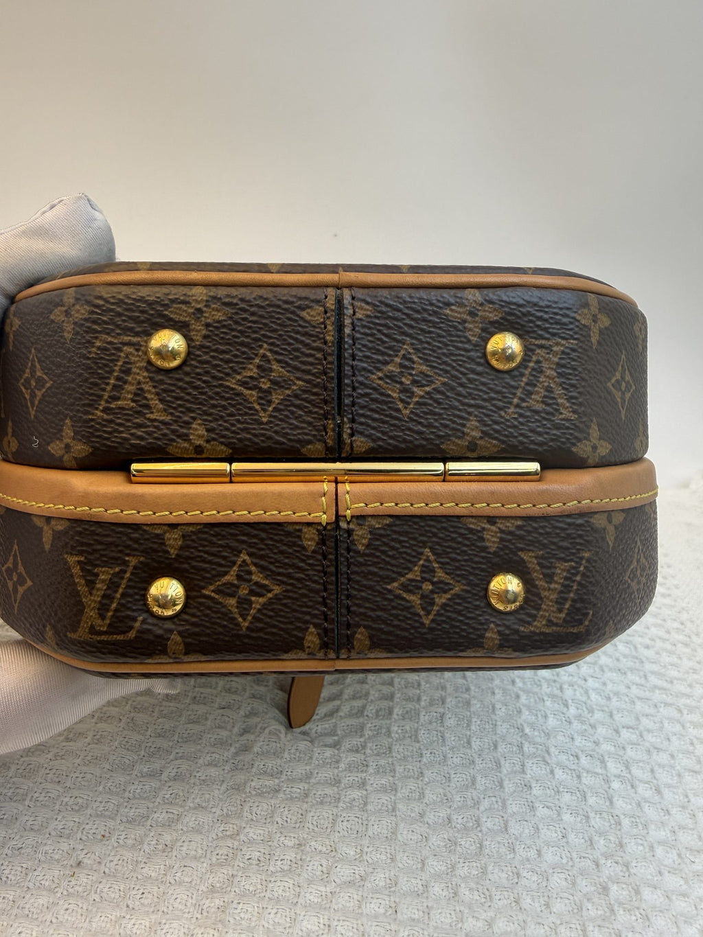 louis vuitton bo te chapeau monogram coated canvas and leather stock no 0275085