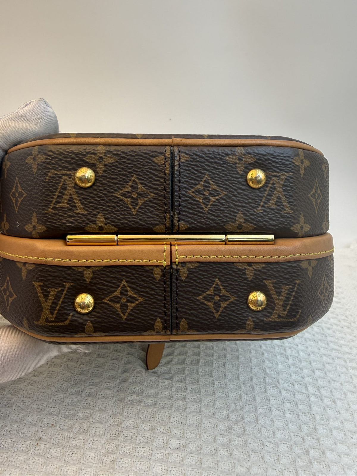 louis vuitton bo te chapeau monogram coated canvas and leather stock no 0275085