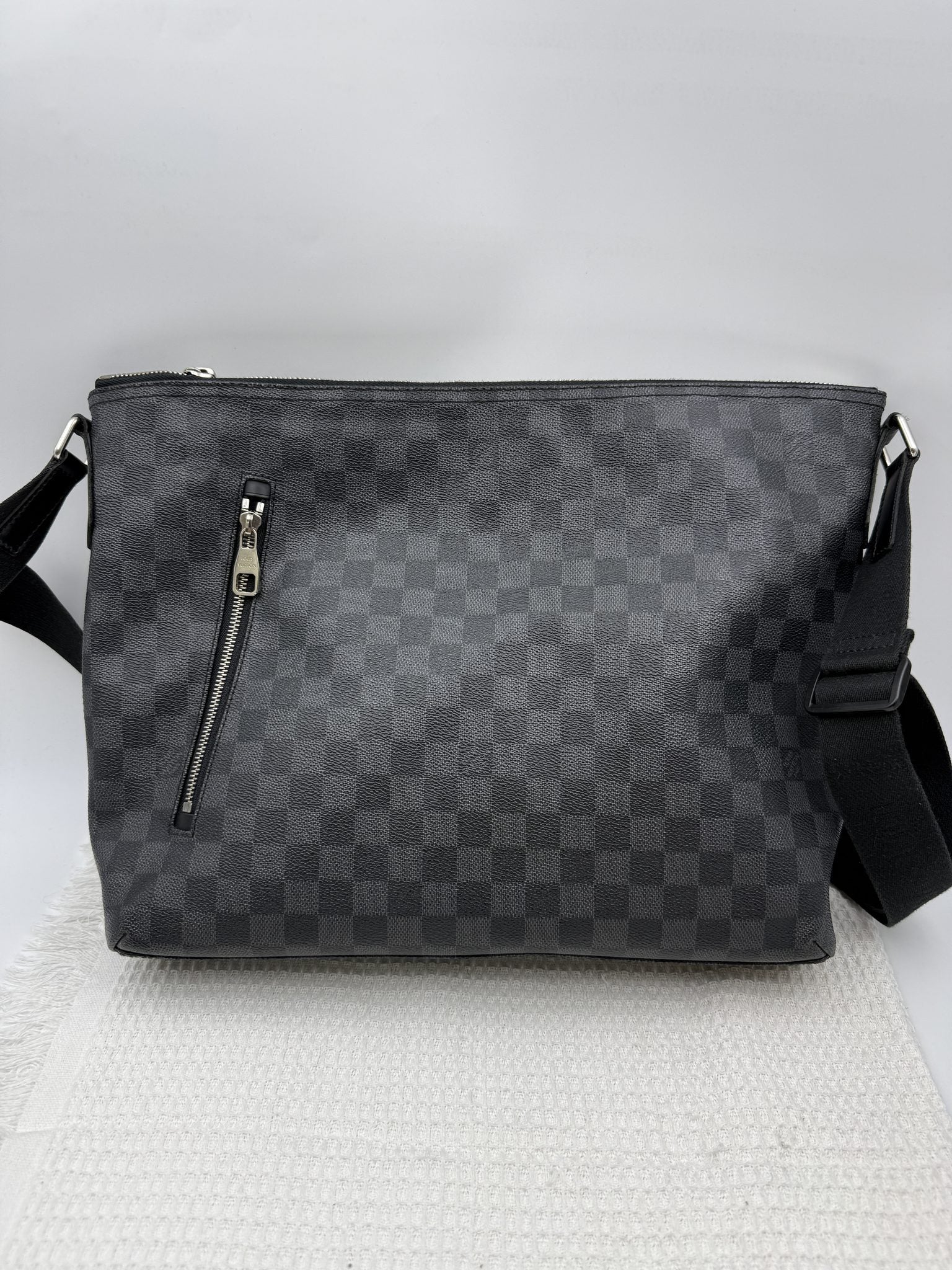 louis vuitton mick mm damier graphite coated canvas and leather stock no 0073239