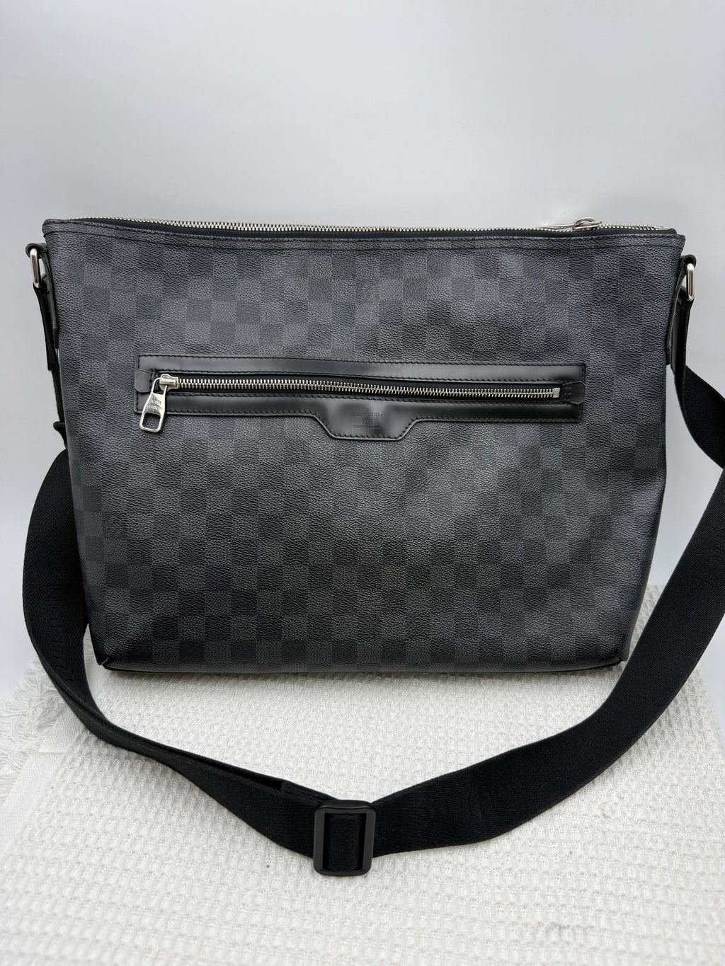 louis vuitton mick mm damier graphite coated canvas and leather stock no 0073239