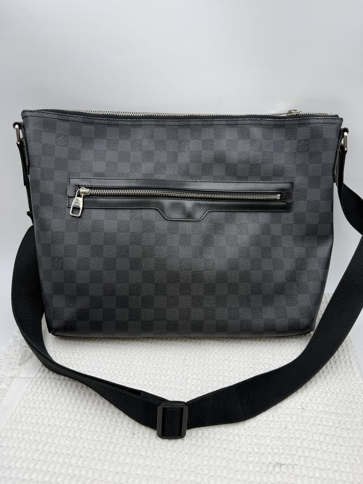 louis vuitton mick mm damier graphite coated canvas and leather stock no 0073239