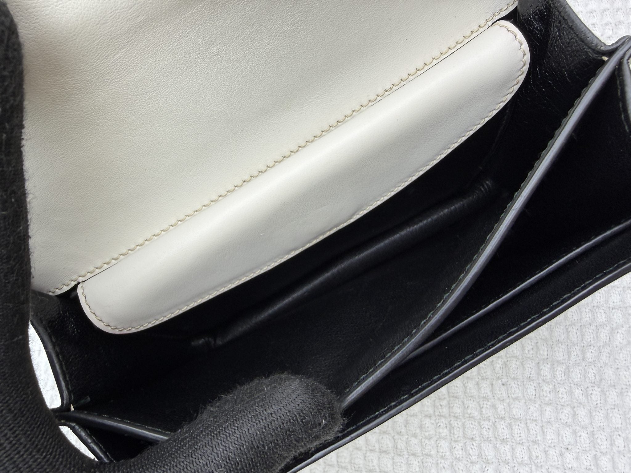 prada cahier white and black leather stock no 0073205